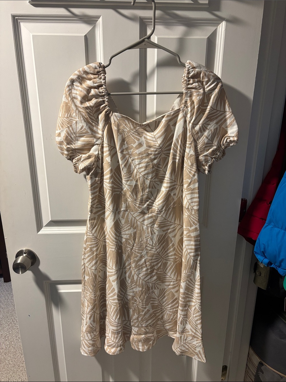 LOFT Cream and Beige Tropical Puff Sleeve Mini Dress